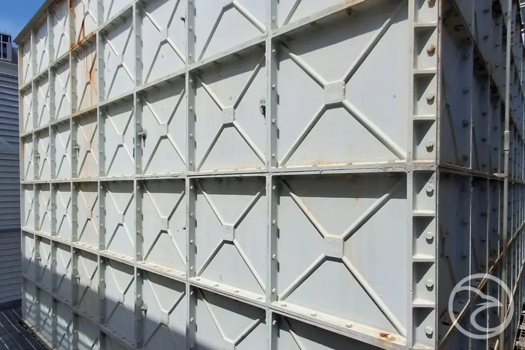Panel-based construction of stainless steel modular tank